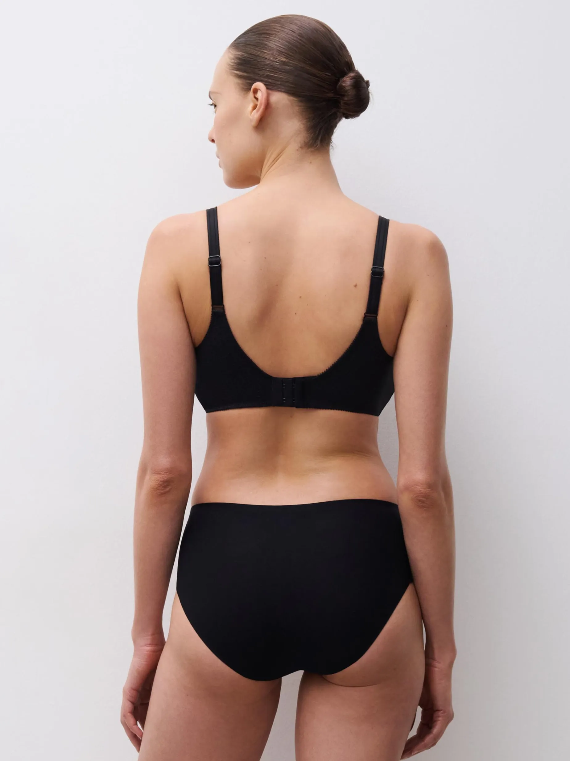 Chantelle C Magnifique Moulded BH - Zwart