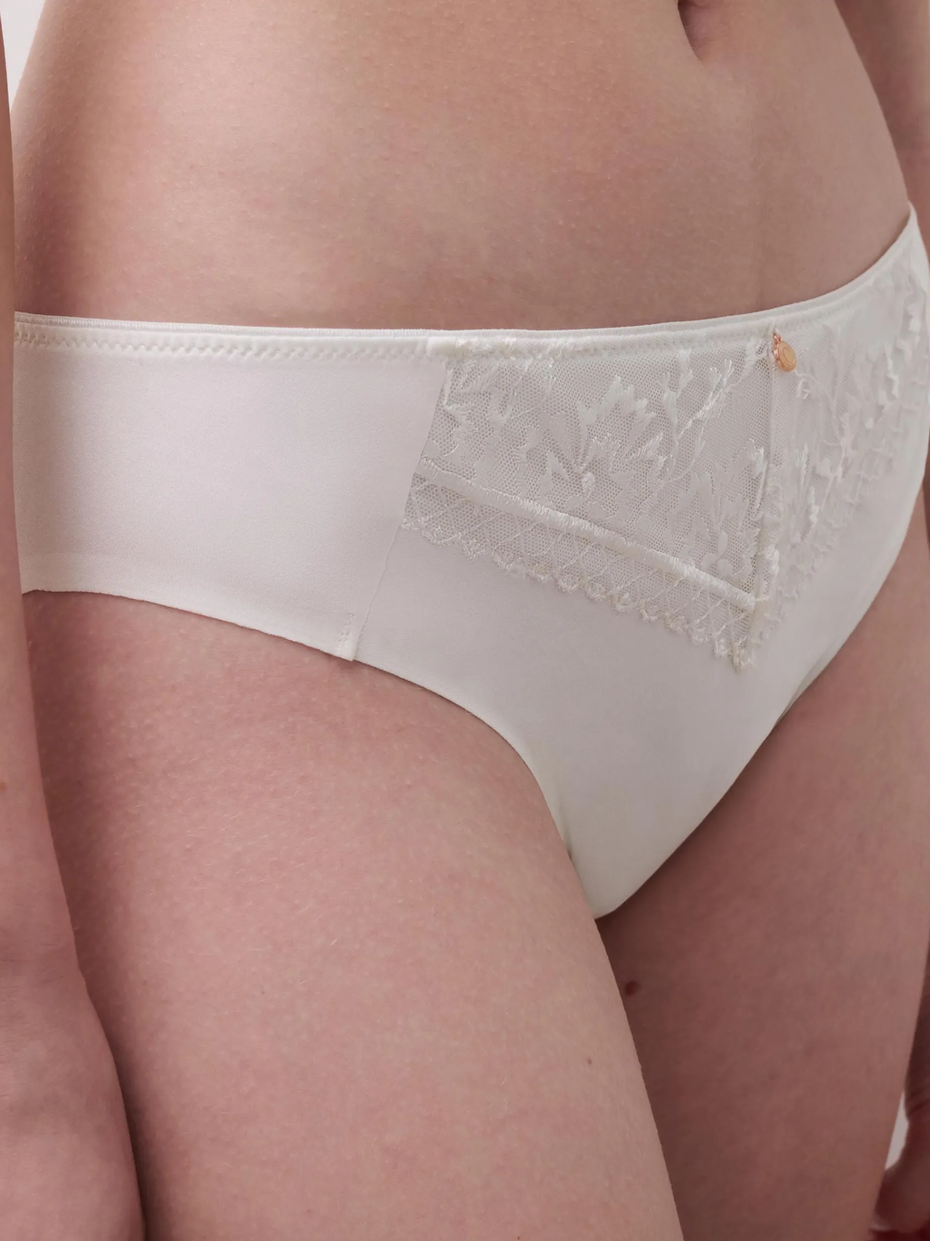 Chantelle Every Curve Slip - Milk