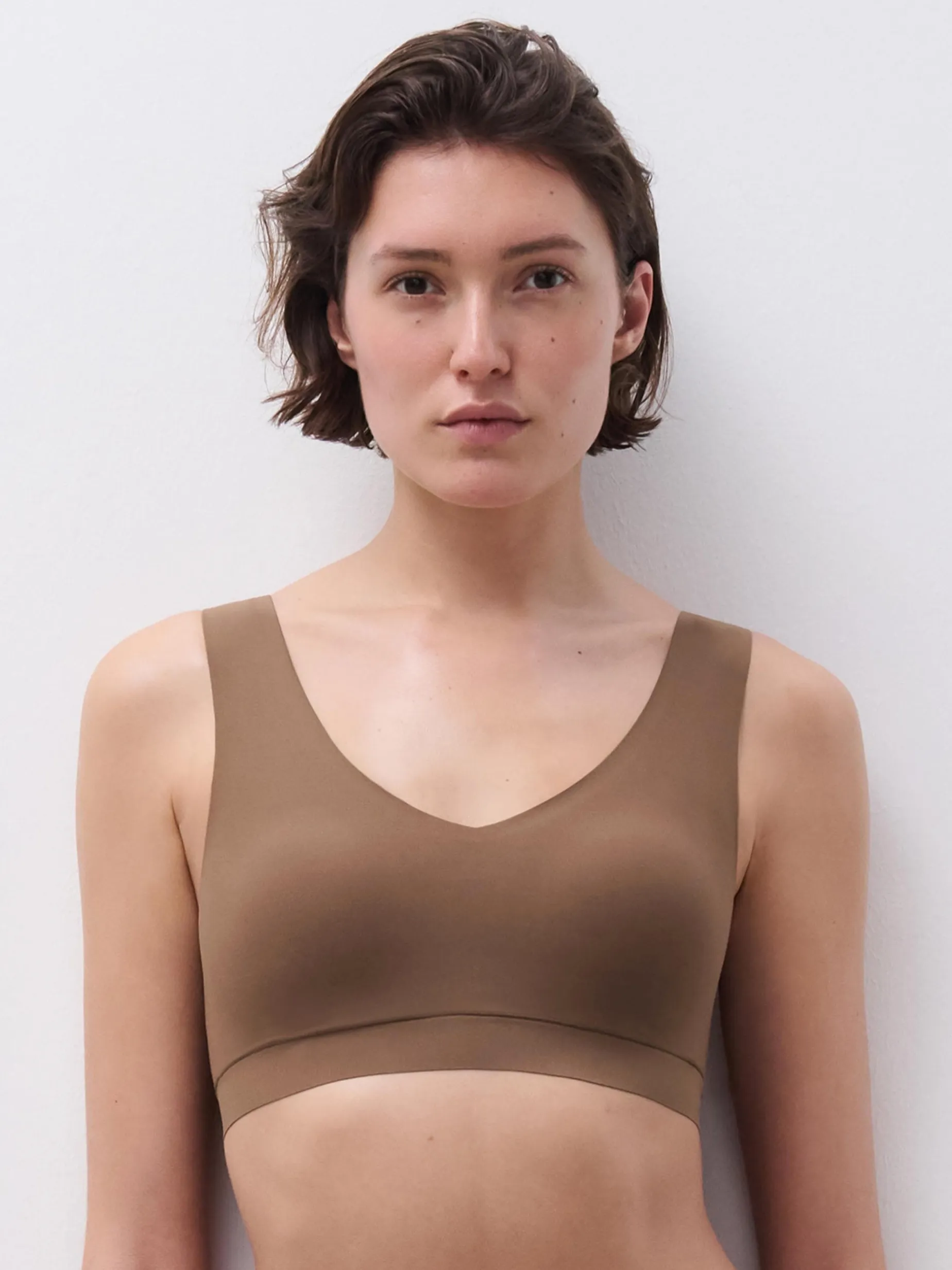CHANTELLE LAB Softstretch Soft Stretch - V-neck Top - Mocca