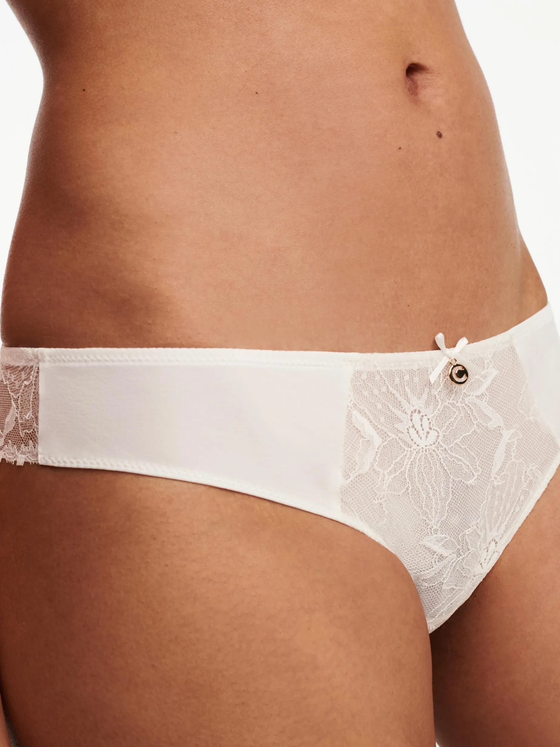 Chantelle ORCHIDS String - Milk