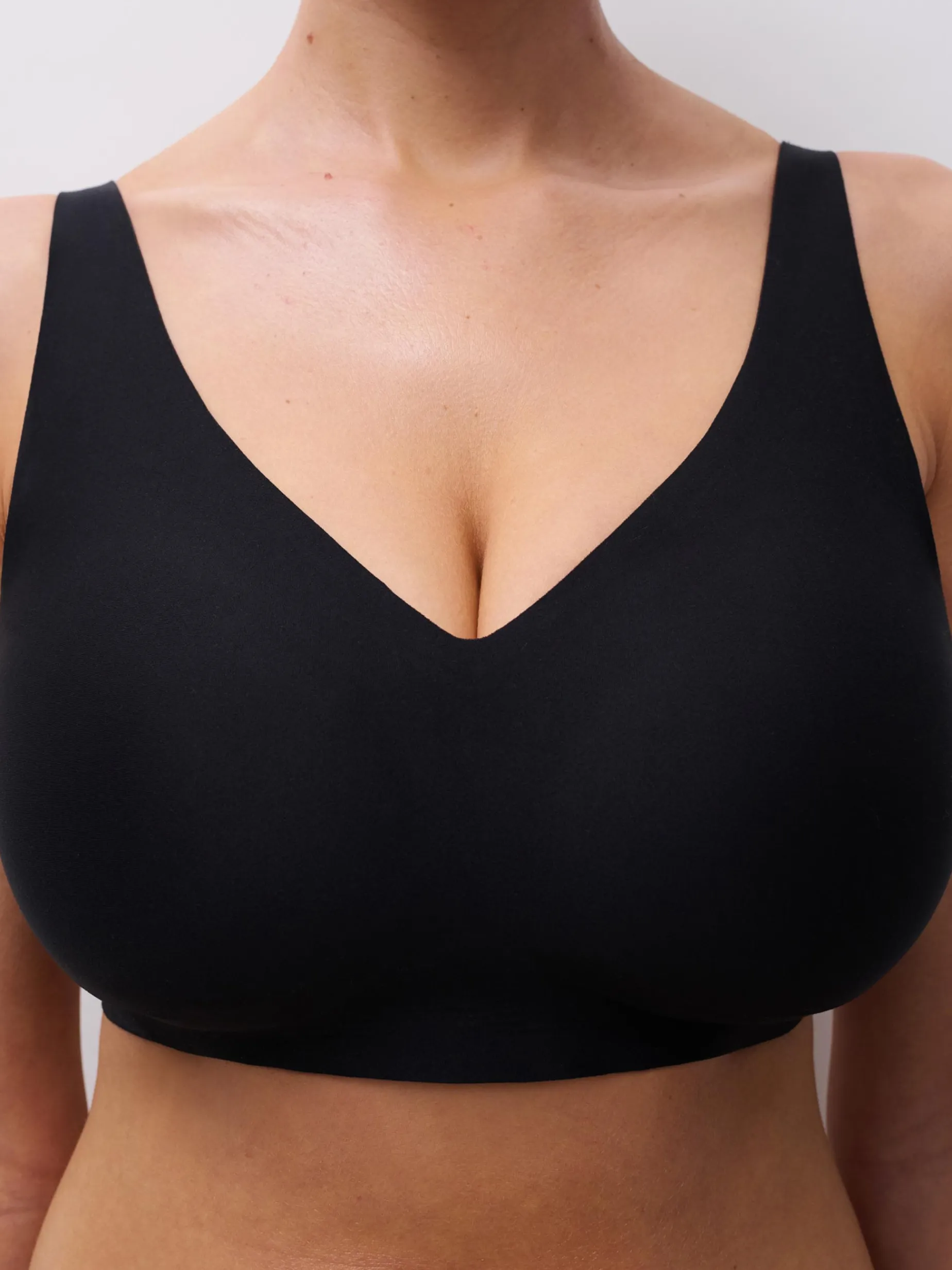 Chantelle SOFTSTRETCH POWER V-neck top - Zwart