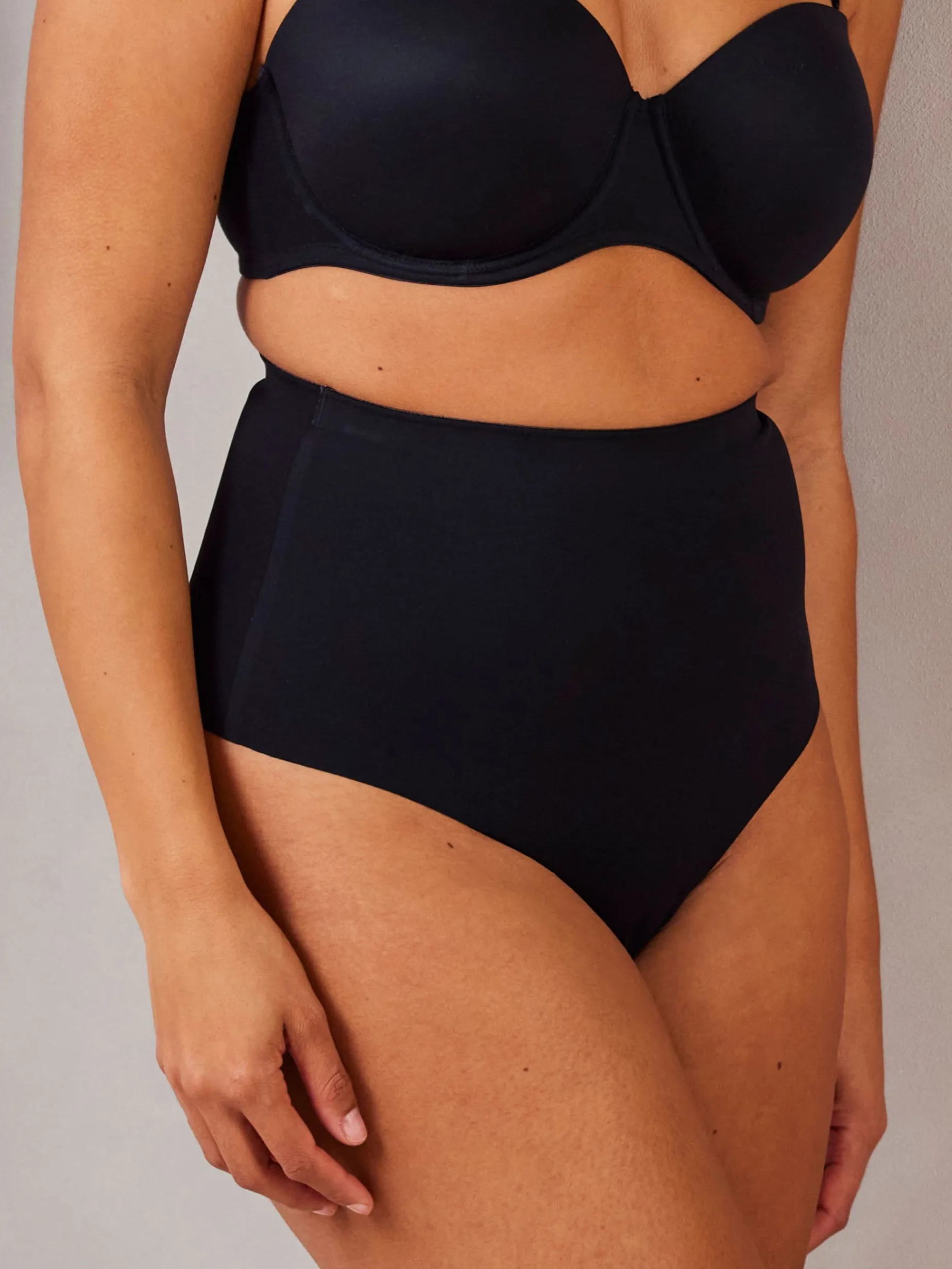 Livera BOLD CONFIDENCE Hoge string - Zwart
