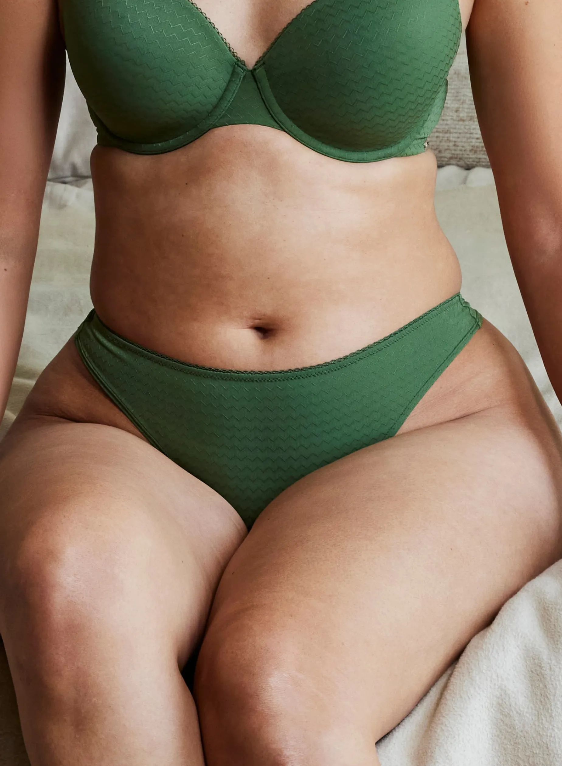 Livera Zigzag String - Bronze green